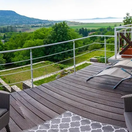 Napkelte Vendeghaz 度假居 *